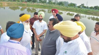 Kapil Mureshwar Patil and Kuldeep Dhaliwal visited the model village of Sarsini in SS Nagar district.