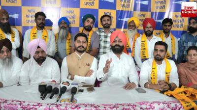 Current Akali Sarpanch Jashandeep Singh joins AAP along with his colleagues