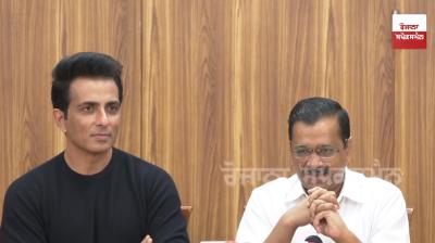 Sonu Sood meets Arvind Kejriwal