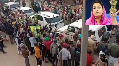 People showed black flags to Harsimrat Badal