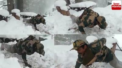  One Handed Push Ups by army official in snowfall, VIDEO viral
