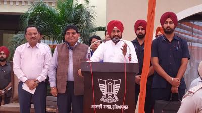 Cm Channi At Sunder Sham Arora's House 