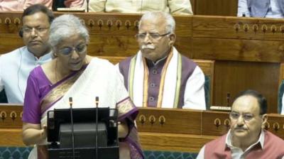 ਵਿੱਤ ਮੰਤਰੀ ਨਿਰਮਲਾ ਸੀਤਾਰਮਨ ਨੇ ਬਜਟ ਪੇਸ਼ ਕਰਦੇ ਹੋਏ