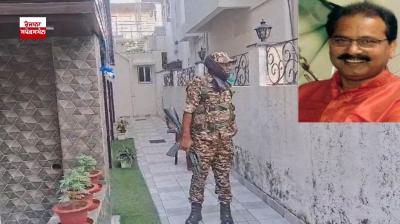  PS ਸੁਨੀਲ ਸ਼੍ਰੀਵਾਸਤਵ ਦੇ ਟਿਕਾਣਿਆਂ ’ਤੇ ਆਈਟੀ ਦੀ ਛਾਪੇਮਾਰੀ ਕਰਦੀ ਹੋਈ 