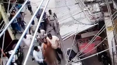Delhi Police Naked Man Prade Market
