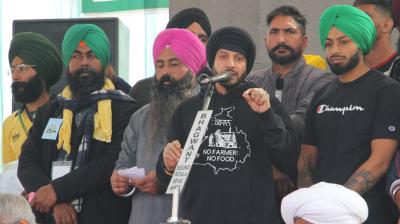 Jazzy B addresses agitating farmers at Singhu border