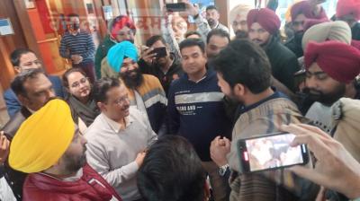  Raja Waring meets Kejriwal