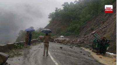 ਉਤਰਾਖੰਡ ’ਚ ਮੌਸਮ ਦਾ ਕਹਿਰ, ਪਹਾੜਾਂ ’ਚ ਜ਼ਮੀਨ ਖਿਸਕਣ ਕਾਰਨ ਇਨ੍ਹਾਂ ਜ਼ਿਲ੍ਹਿਆਂ ’ਚ ਭਾਰੀ ਮੀਂਹ ਦੀ ਚੇਤਾਵਨੀ