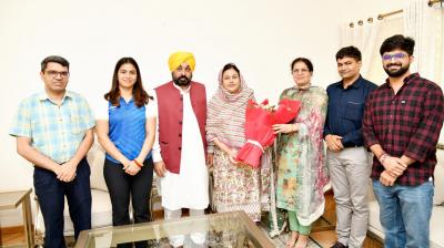 Olympic medal winner Manu Bhaker met CM Bhagwant Mann
