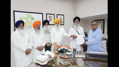  SGPC delegation meet Governor 