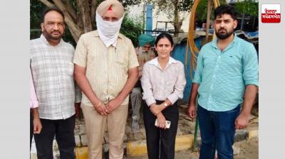 ASI caught red-handed taking bribe of Rs 30,000