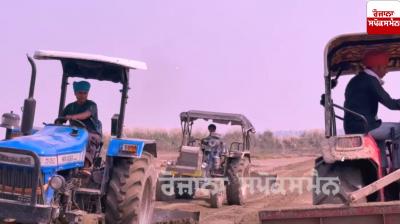 A road is being constructed to reach the temporary dam in Sultanpur Lodhi