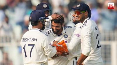 South Africa finished the second day's play at 93 for 7