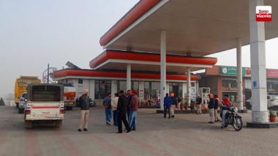 Shooting between two groups at petrol pump