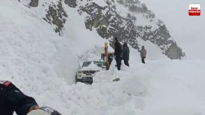 Scorpio rescued after being trapped in heavy snowfall in Jammu and Kashmir