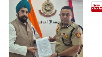 BJP National Spokesperson R.P. Singh meets Police Commissioner regarding misbehavior of Sikh Sarpanch at Red Fort