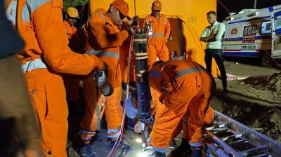 Innocent girl who fell in the borewell Amreli Borewell Accident News