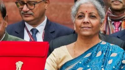 ਕੇਂਦਰੀ ਖ਼ਜ਼ਾਨਾ ਮੰਤਰੀ ਨਿਰਮਲਾ ਸੀਤਾਰਮਨ ਵਲੋਂ ਬਜਟ ਪੇਸ਼ ਕਰਨ ਲਈ ਸੰਸਦ ਵਲ ਜਾਂਦਿਆਂ ਦੀ ਫ਼ਾਈਲ ਫ਼ੋਟੋ।