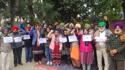 Dharna by the contractual employees of water supply and sanitation News 