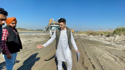  Raghav Chadha raids sand mafia in CM's area Chamkaur Sahib