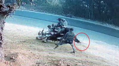 Motocycle looted while two students were going to the school