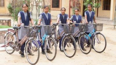 Razia Sultana provide bicycles students for photographed
