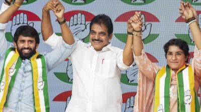 Vinesh and Bajrang joined Congress 