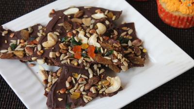 Dryfruits chocolate bark