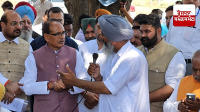Minister Shivraj Chouhan came to meet the farmers of Punjab at the ground level for the first time after the agitation.