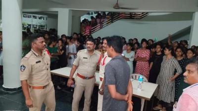 Andhra Pradesh College Girls Washroom Hidden Camera