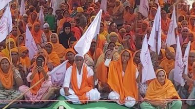 Women protest against farm bills 