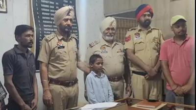 ਪੁਲਿਸ ਬੱਚੇ ਬਰਾਮਦ ਕਰ ਜਾਣਕਾਰੀ ਦਿੰਦੀ ਹੋਈ 