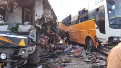 A terrible collision between two double-decker buses on the Purvanchal Expressway, 8 passengers died