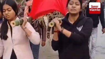 Daughters cremated mother's body on a wall