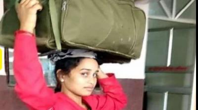 Woman From Bundelkhand Becomes Cooli