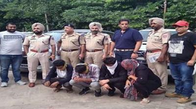 cop's wife created robbery gang, Arrested 