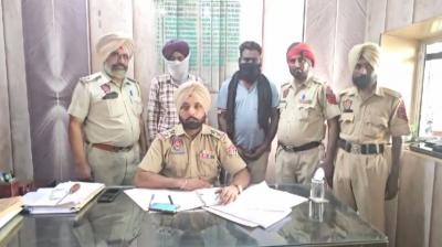 ਪੁਲਿਸ ਮੁਲਜ਼ਮਾਂ ਬਾਰੇ ਜਾਣਕਾਰੀ ਦਿੰਦੀ ਹੋਈ 