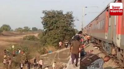Train accident in Jalgaon, Maharashtra, passengers jump off after rumours of fire