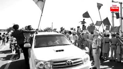 Farmers protest against Harsimrat Badal's arrival in Moga