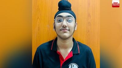 Amiteshwar Singh becomes topper in JEE Mains