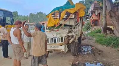 Kaushambi Road Accident 