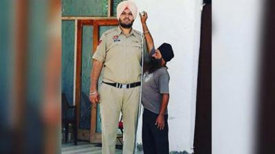  The world's tallest policeman