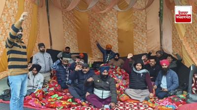  ਪਠਾਨਕੋਟ ’ਚ ਪਨਬਸ ਮੁਲਾਜ਼ਮ ਸੂਬਾ ਸਰਕਾਰ ਦੇ ਖਿਲਾਫ਼ ਦੂਸਰੇ ਦਿਨ ਵੀ ਪ੍ਰਦਰਸ਼ਨ ਕਰਦੇ ਹੋਏ  