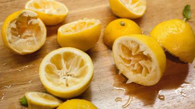 Lemon peel helps in removing mouth problems