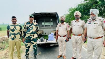 ਪੁਲਿਸ ਅਤੇ BSF ਕਾਰਵਾਈ ਕਰਦੇ ਹੋਏ  