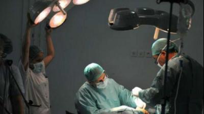 Mobile phone charger removed from bladder