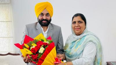Saravjit Kaur Manuke Meets CM Punjab