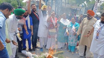  AAP protests against Punjab Health Minister Balbir Singh Sidhu