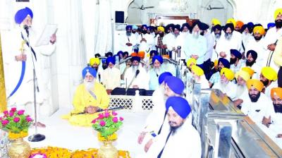 Giani Gurbachan Singh addressing Sangat