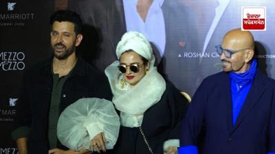 Rekha's beauty stole the show at the success party of 'The Roshans'